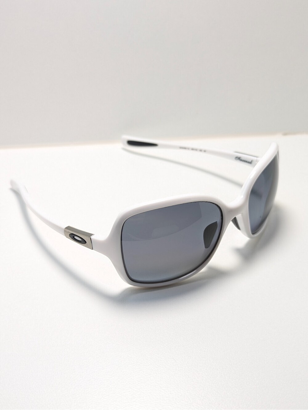 Oakley Obsessed Casual Gray UV White Oversized Square Women’s Fashion Sunglasses - Picture 2 of 11